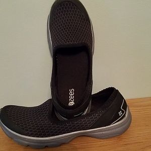 Super Comfy Bzees Shoes